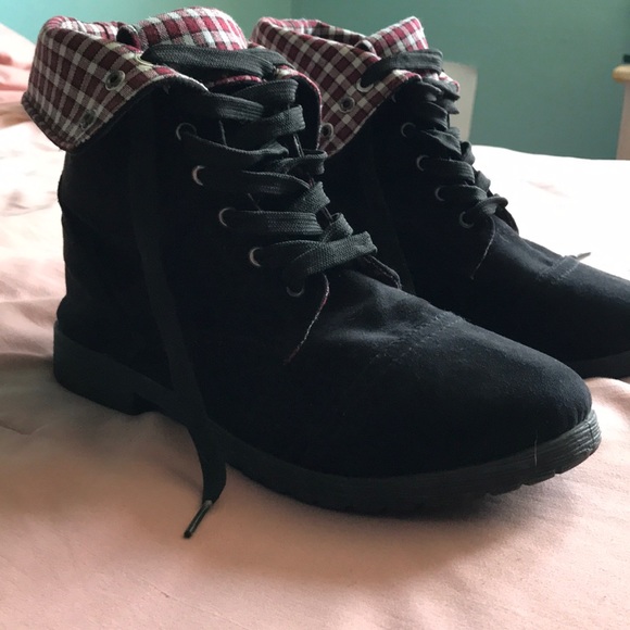 Black Lace up boots - Picture 3 of 3